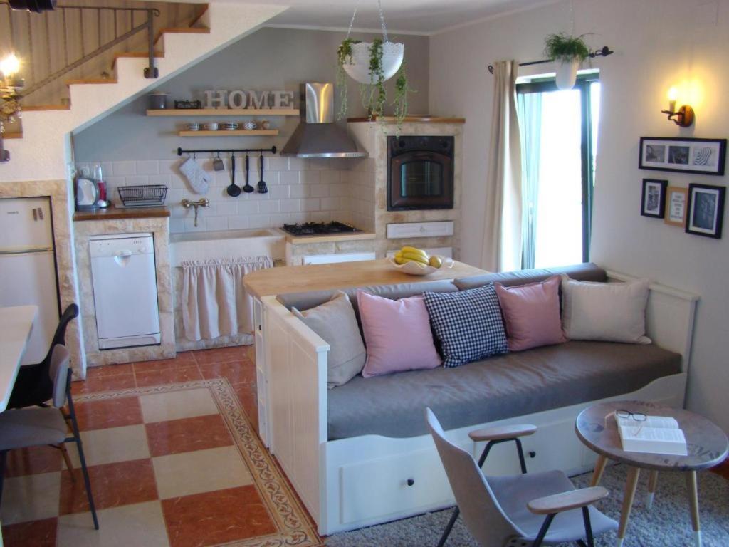 Holliday Home Alida With Jacuzzi بودغورا المظهر الخارجي الصورة