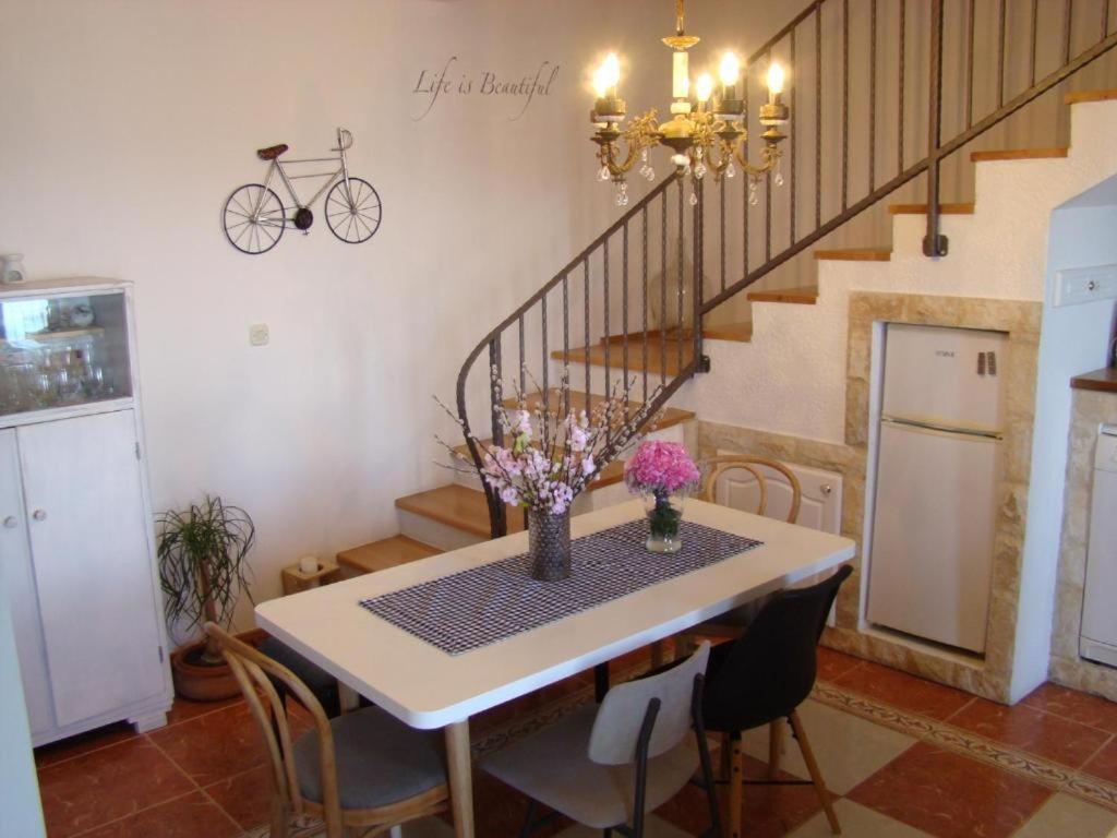 Holliday Home Alida With Jacuzzi بودغورا المظهر الخارجي الصورة
