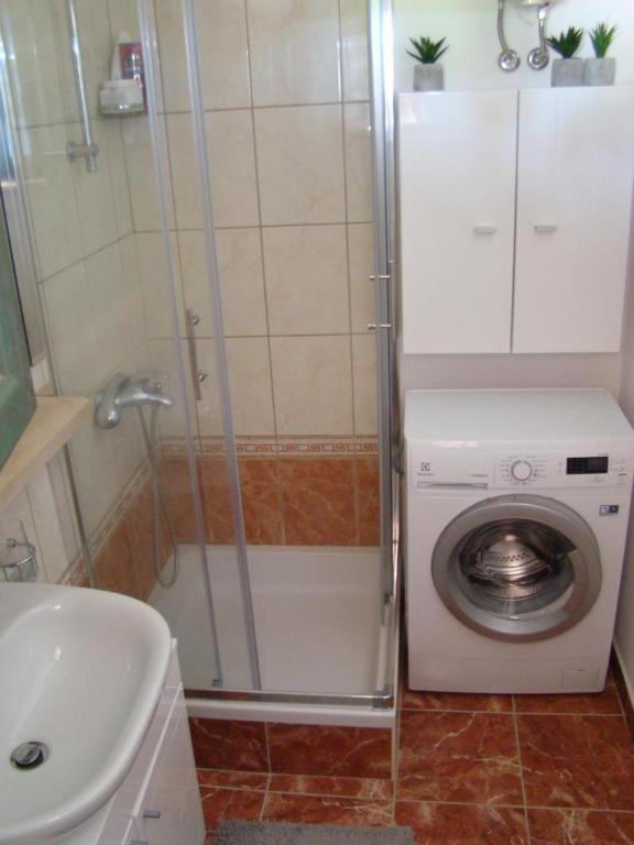 Holliday Home Alida With Jacuzzi بودغورا المظهر الخارجي الصورة