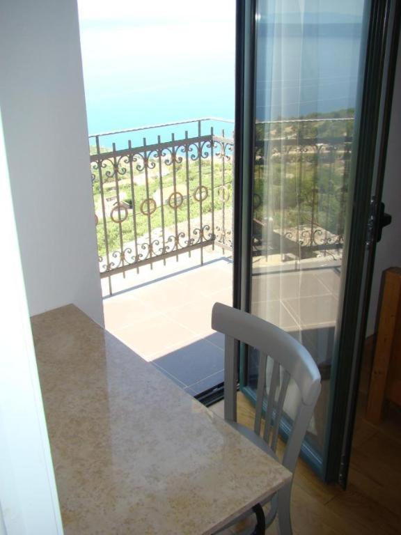 Holliday Home Alida With Jacuzzi بودغورا المظهر الخارجي الصورة