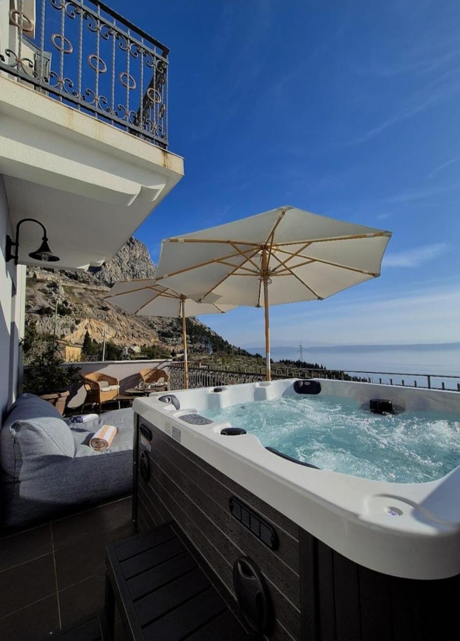Holliday Home Alida With Jacuzzi بودغورا المظهر الخارجي الصورة